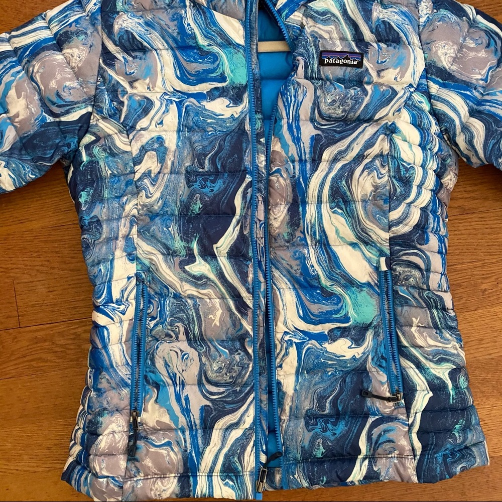 NWOT Patagonia blue marble swirl puffer jacket